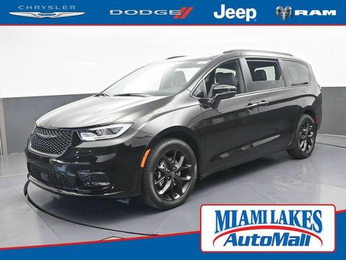 Diamond Black 2026 Chrysler Pacifica Select