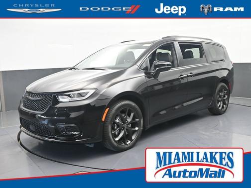 Diamond Black Crystal Pearlcoat 2026 Chrysler Pacifica Select