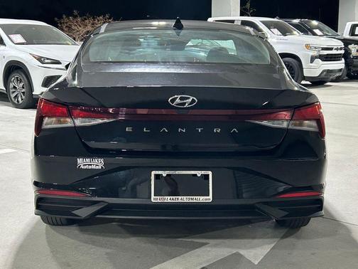 2023 Hyundai ELANTRA SE