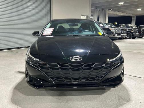2023 Hyundai ELANTRA SE