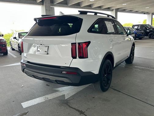 Glacial White Pearl 2023 Kia Sorento X-Line S