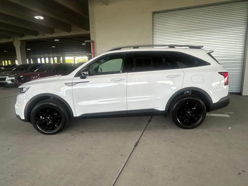 Glacial White Pearl 2023 Kia Sorento X-Line S
