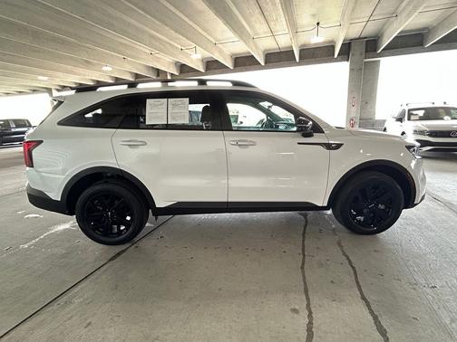 Glacial White Pearl 2023 Kia Sorento X-Line S