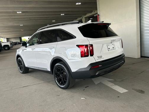 Glacial White Pearl 2023 Kia Sorento X-Line S