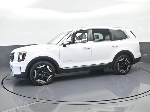Glacial White Pearl 2024 Kia Telluride S
