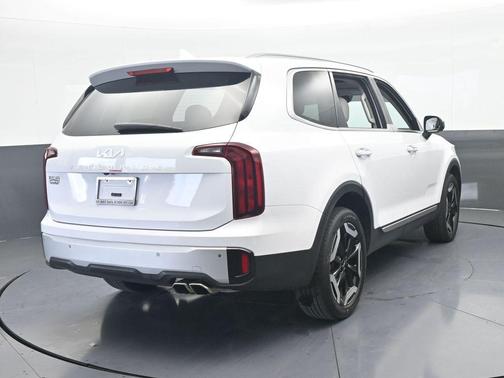 Glacial White Pearl 2024 Kia Telluride S