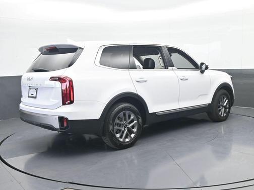 Glacial White Pearl 2025 Kia Telluride LX
