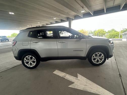Silver Zynith Metallic Clearcoat 2024 Jeep Compass Latitude