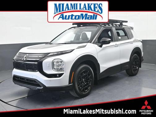 White / Black 2026 Mitsubishi Outlander Trail Edition