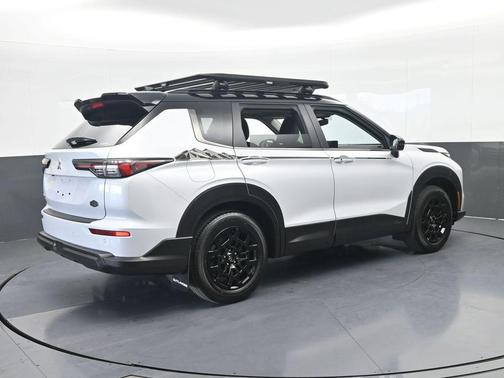 White / Black 2026 Mitsubishi Outlander Trail Edition