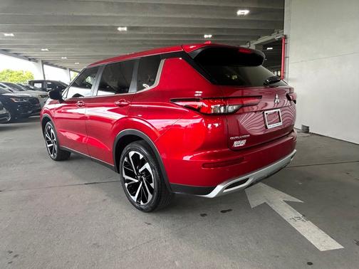 Diamond 2024 Mitsubishi Outlander SE Black Edition