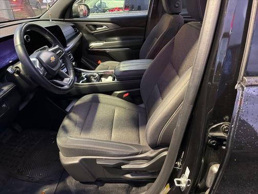 Mosaic Black Metallic 2024 Chevrolet Traverse LS