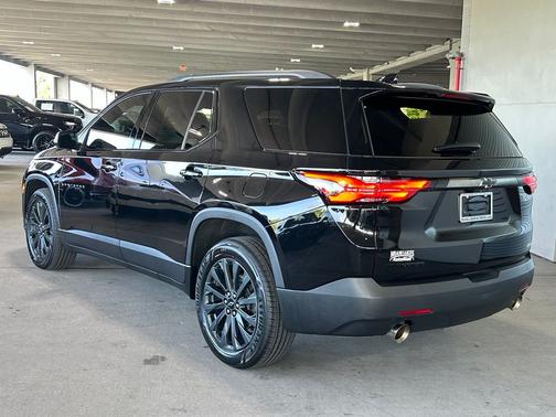 Mosaic Black Metallic 2023 Chevrolet Traverse RS