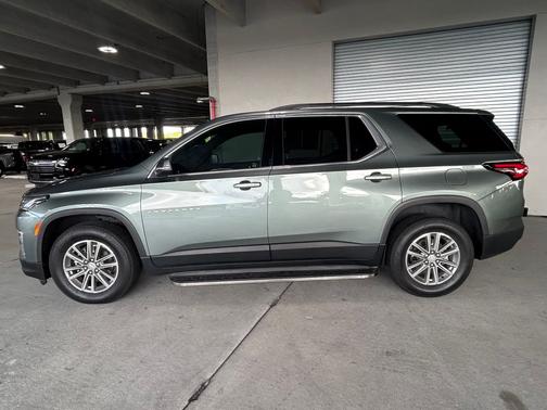 Silver Sage Metallic 2023 Chevrolet Traverse LT
