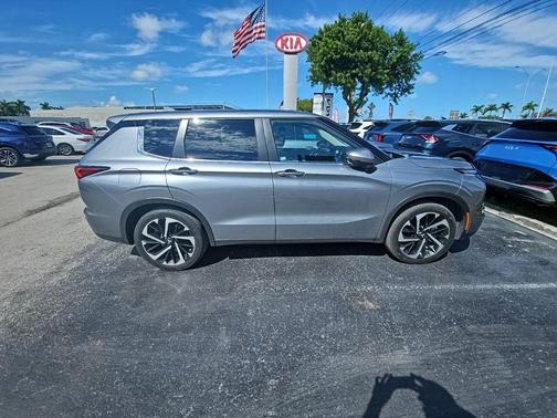 2024 Mitsubishi Outlander SE