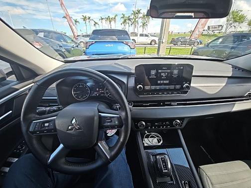 2024 Mitsubishi Outlander SE