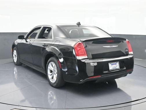 2020 Chrysler 300 Touring