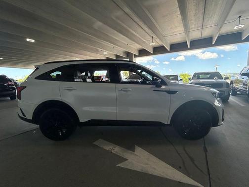 Glacial White Pearl 2023 Kia Sorento SX