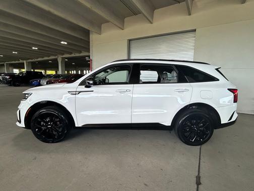 Glacial White Pearl 2023 Kia Sorento SX