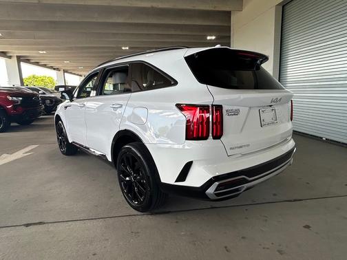Glacial White Pearl 2023 Kia Sorento SX