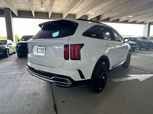 Glacial White Pearl 2023 Kia Sorento SX