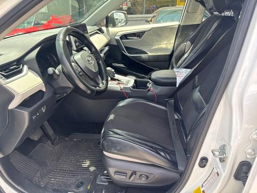 Ice 2024 Toyota RAV4 XLE