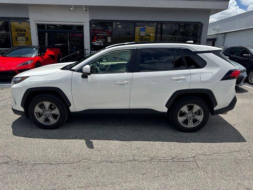 Ice 2024 Toyota RAV4 XLE