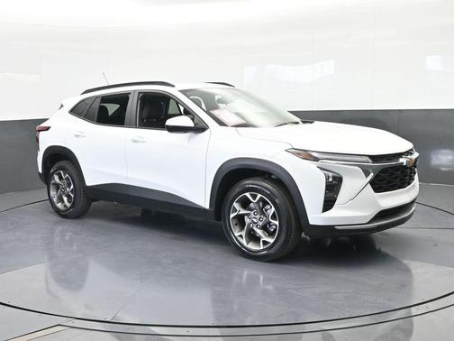 Summit White 2025 Chevrolet Trax LT