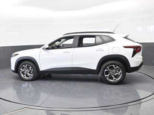 Summit White 2025 Chevrolet Trax LT