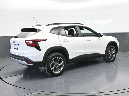 Summit White 2025 Chevrolet Trax LT