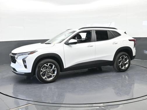 Summit White 2025 Chevrolet Trax LT