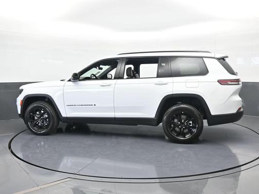 Bright White Clearcoat 2025 Jeep Grand Cherokee L Laredo