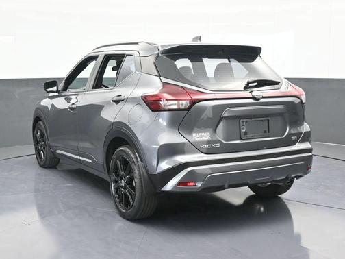 2022 Nissan Kicks SR