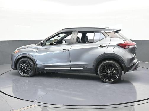 2022 Nissan Kicks SR