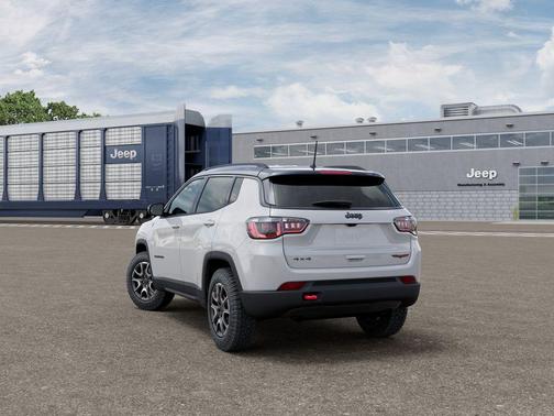 Bright White Clearcoat 2026 Jeep Compass Trailhawk