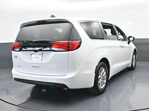 Bright White Clearcoat 2026 Chrysler Voyager LX