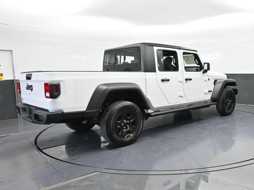 2026 Jeep Gladiator Sport