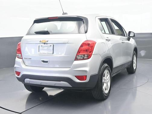Silver Ice Metallic 2017 Chevrolet Trax LS