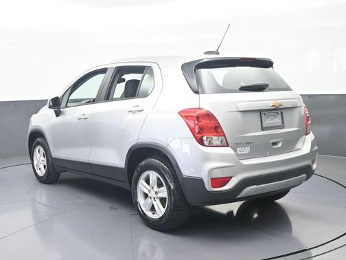Silver Ice Metallic 2017 Chevrolet Trax LS