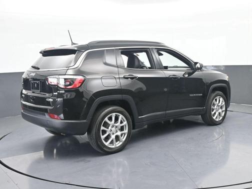 Diamond Black 2024 Jeep Compass Latitude Lux