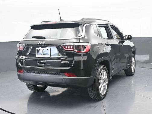 Diamond Black 2024 Jeep Compass Latitude Lux