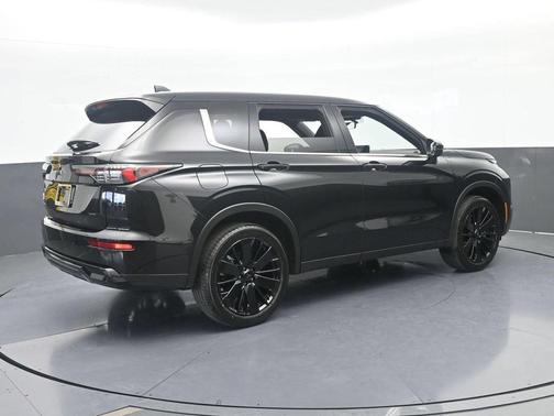 Black Diamond 2026 Mitsubishi Outlander SE