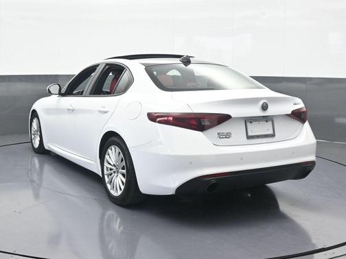 2023 Alfa Romeo Giulia Base