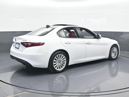 2023 Alfa Romeo Giulia Base