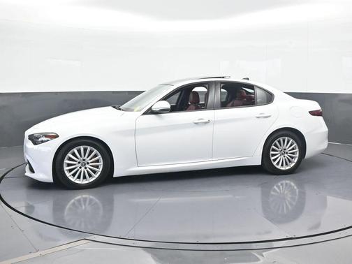 2023 Alfa Romeo Giulia Base