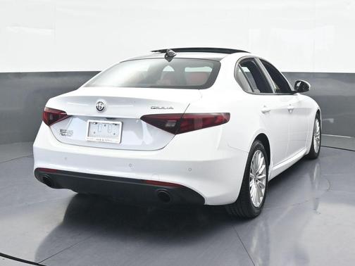 2023 Alfa Romeo Giulia Base