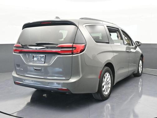 2022 Chrysler Pacifica Touring-L