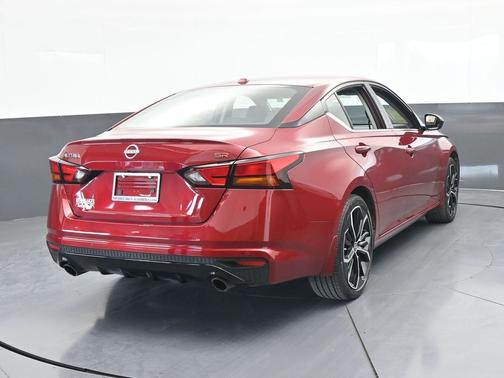 Scarlet Ember 2024 Nissan Altima 2.5 SR