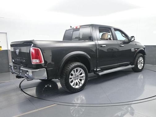 Brilliant Black Crystal Pearlcoat 2018 RAM 1500 Longhorn