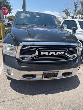 Brilliant Black Crystal Pearlcoat 2018 RAM 1500 Longhorn